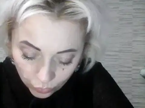 SweetCandy356 online show from December 17, 2024, 8:10 pm