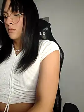 Snapshot of Kiitygirl chatting on November 8, 2025, 2:15 am Kiitygirl online show from November 8, 2025, 2:15 am