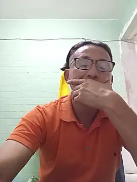 Snapshot of Andresguz35 chatting on December 22, 2025, 11:16 pm Andresguz35 online show from December 22, 2025, 11:16 pm