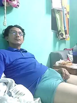 Snapshot of Andresguz35 chatting on February 14, 2026, 4:56 am Andresguz35 online show from February 14, 2026, 4:56 am