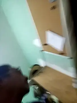 Snapshot of Andresguz35 chatting on February 11, 2026, 5:24 pm Andresguz35 online show from February 11, 2026, 5:24 pm