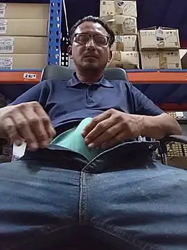 Andresguz35 online show from October 25, 2025, 6:08 pm