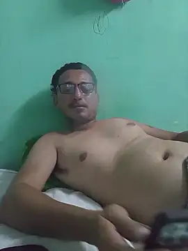 Andresguz35 online show from November 18, 2025, 2:49 am