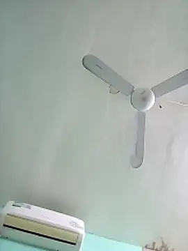 Snapshot of Andresguz35 chatting on February 27, 2026, 4:56 am Andresguz35 online show from February 27, 2026, 4:56 am