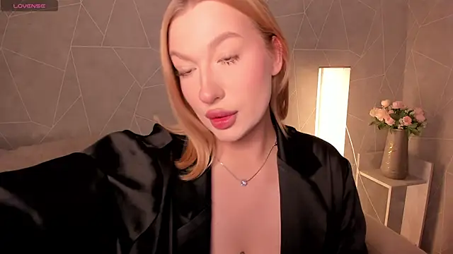 Emma  Leee online show from September 9, 2025, 12:54 am