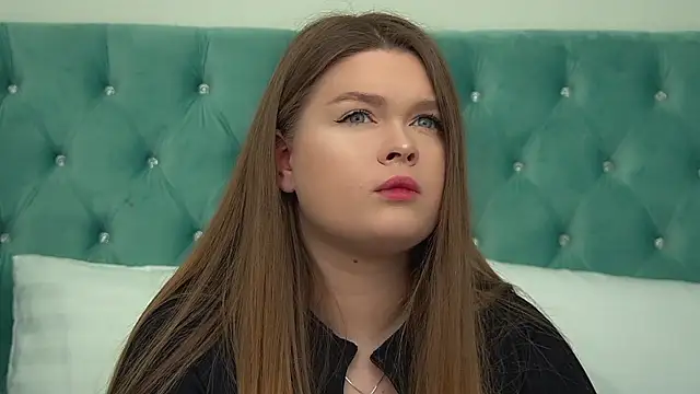 CrystalLyons online show from February 21, 2026, 12:07 pm