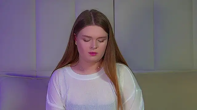 CrystalLyons online show from September 15, 2025, 6:19 pm