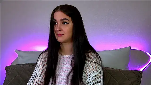 Snapshot of ChristinaMilton chatting on February 24, 2025, 6:26 pm ChristinaMilton online show from February 24, 2025, 6:26 pm