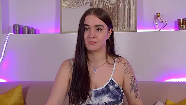 Snapshot of ChristinaMilton chatting on March 13, 2025, 4:01 pm ChristinaMilton online show from March 13, 2025, 4:01 pm