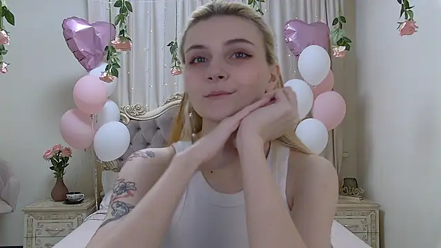 Snapshot of KellyStone chatting on March 7, 2025, 5:29 am KellyStone online show from March 7, 2025, 5:29 am