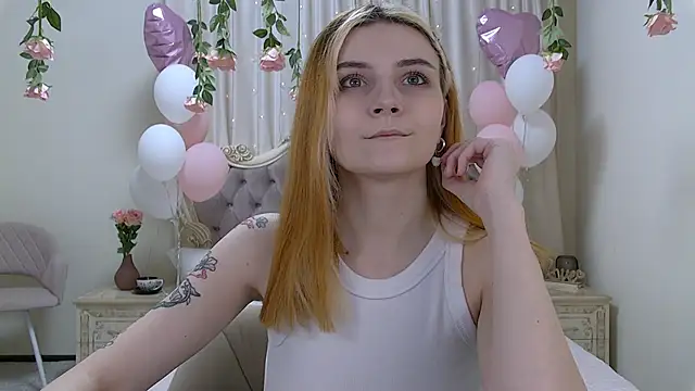 Snapshot of KellyStone chatting on March 14, 2025, 5:27 am KellyStone online show from March 14, 2025, 5:27 am