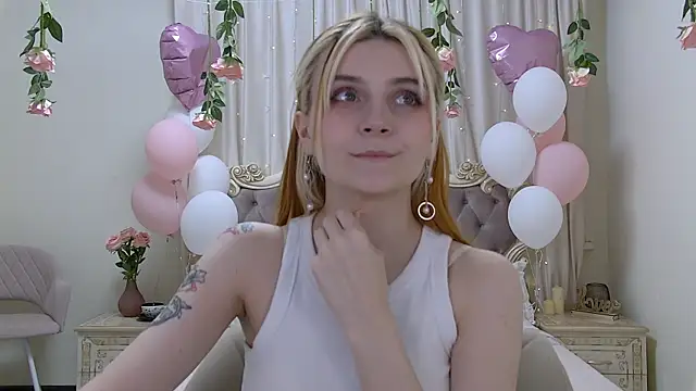 Snapshot of KellyStone chatting on March 7, 2025, 11:40 am KellyStone online show from March 7, 2025, 11:40 am