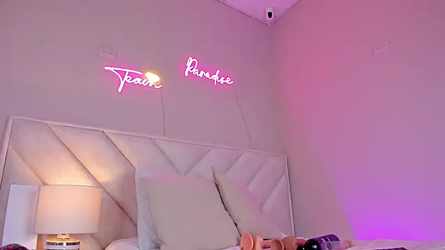 Snapshot of dani_skinny_ chatting on February 13, 2025, 6:37 pm dani skinny  online show from February 13, 2025, 6:37 pm