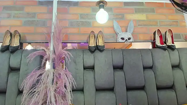 JESSYCORTES online show from October 24, 2025, 2:49 pm