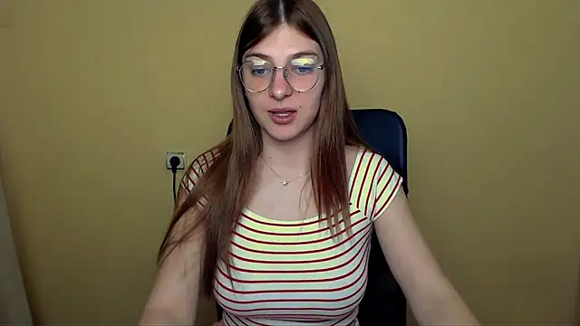 Luna Lush  online show from April 17, 2026, 9:23 am