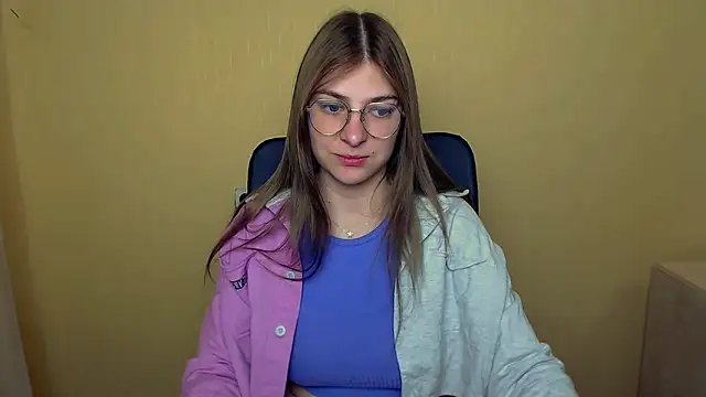 Luna Lush  online show from October 10, 2025, 9:10 am