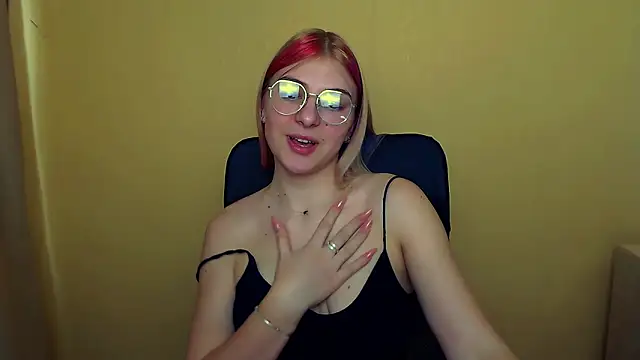 Luna Lush  online show from March 20, 2025, 12:11 pm