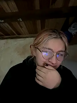 SophiaWeestt99 online show from October 20, 2025, 4:47 am