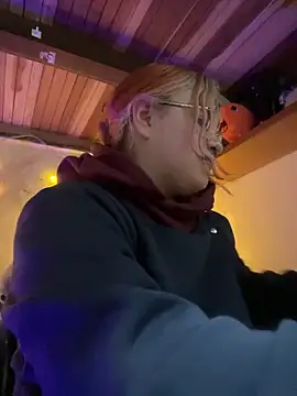 Snapshot of SophiaWeestt99 chatting on February 5, 2026, 4:08 am SophiaWeestt99 online show from February 5, 2026, 4:08 am