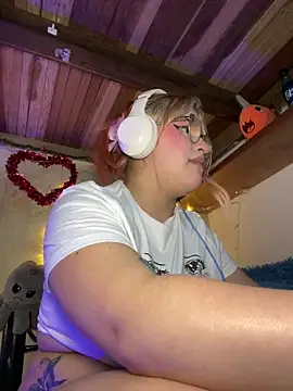 Snapshot of SophiaWeestt99 chatting on February 20, 2026, 6:19 am SophiaWeestt99 online show from February 20, 2026, 6:19 am