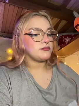 Snapshot of SophiaWeestt99 chatting on February 3, 2026, 3:15 am SophiaWeestt99 online show from February 3, 2026, 3:15 am