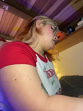 Snapshot of SophiaWeestt99 chatting on February 25, 2026, 4:01 am SophiaWeestt99 online show from February 25, 2026, 4:01 am