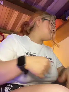 Snapshot of SophiaWeestt99 chatting on March 4, 2026, 4:42 am SophiaWeestt99 online show from March 4, 2026, 4:42 am