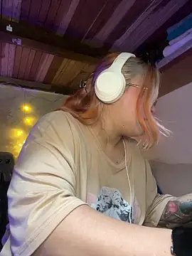 Snapshot of SophiaWeestt99 chatting on February 9, 2026, 5:16 am SophiaWeestt99 online show from February 9, 2026, 5:16 am