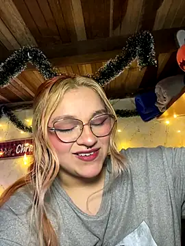 SophiaWeestt99 online show from December 20, 2025, 5:10 am