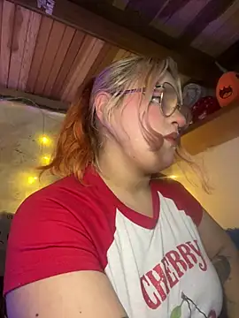 Snapshot of SophiaWeestt99 chatting on February 14, 2026, 4:23 am SophiaWeestt99 online show from February 14, 2026, 4:23 am