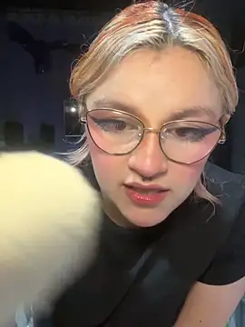 Snapshot of SophiaWeestt99 chatting on February 16, 2026, 4:11 am SophiaWeestt99 online show from February 16, 2026, 4:11 am