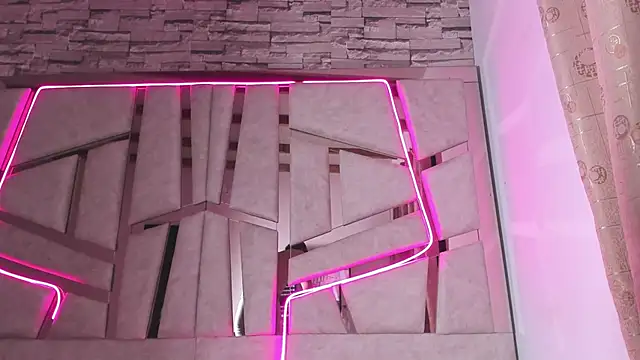 mia and austin online show from October 1, 2025, 1:22 am