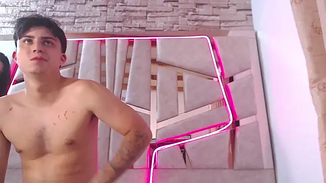 mia and austin online show from March 14, 2025, 1:05 am