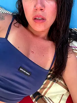 BetinaSoares online show from December 15, 2025, 5:30 pm