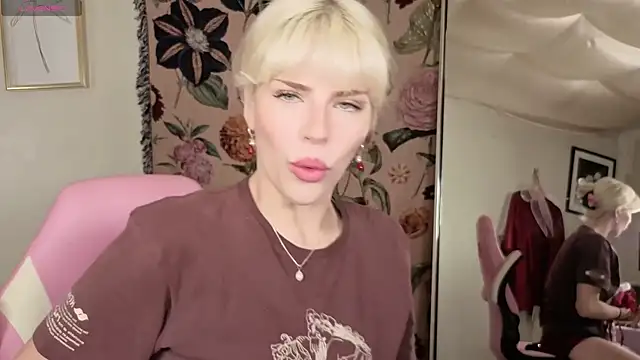 SirenitySirenxx online show from September 19, 2025, 12:58 am