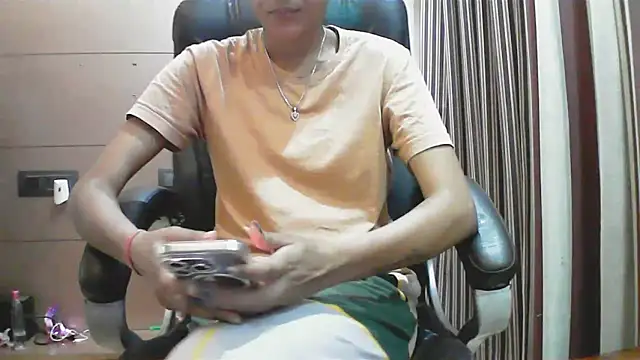 Snapshot of collage_hoty chatting on October 31, 2025, 4:03 pm collage hoty online show from October 31, 2025, 4:03 pm