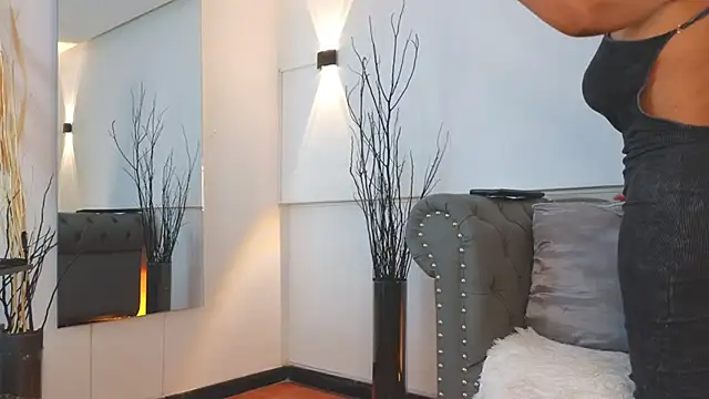 Snapshot of almaa_18 chatting on December 3, 2025, 5:08 am almaa 18 online show from December 3, 2025, 5:08 am