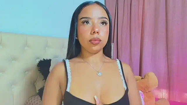 DafneMillers online show from February 17, 2025, 7:33 pm