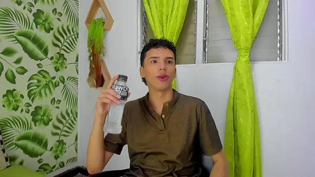 Snapshot of SEANTROYY chatting on March 13, 2025, 3:54 am SEANTROYY online show from March 13, 2025, 3:54 am