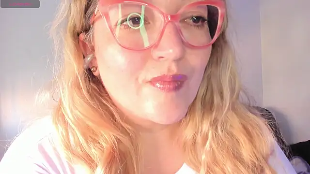 Naty Mature  online show from April 19, 2026, 5:14 pm