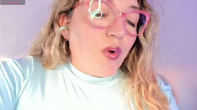 Naty Mature  online show from April 16, 2026, 6:19 pm