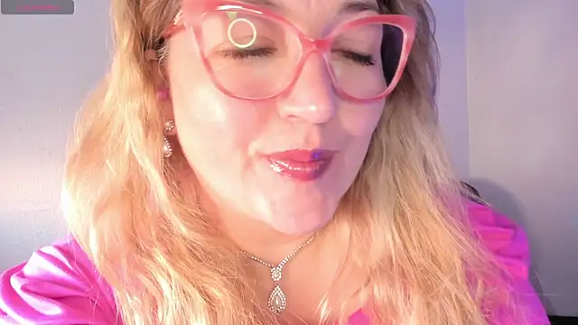 Naty Mature  online show from April 6, 2026, 5:25 pm