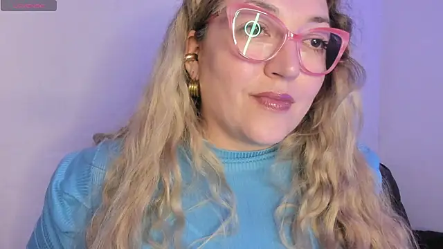 Naty Mature  online show from April 18, 2026, 7:18 pm