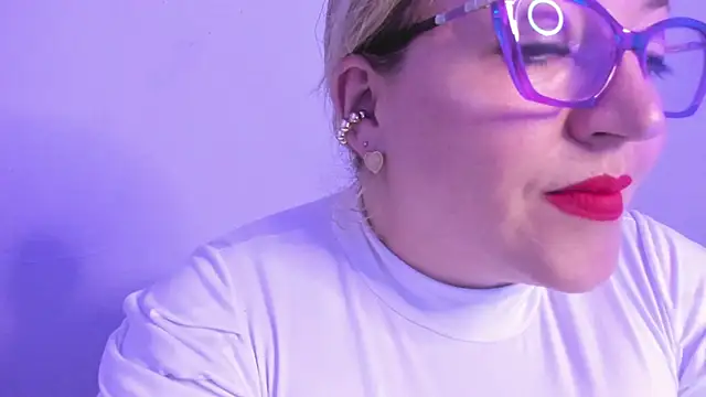 Naty Mature  online show from October 3, 2025, 11:39 pm