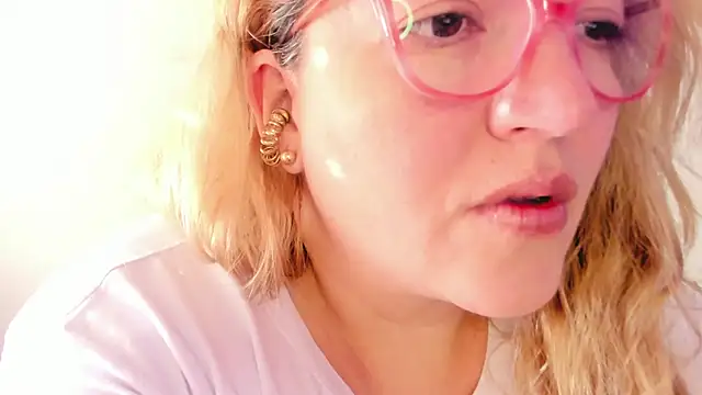 Naty Mature  online show from December 1, 2025, 11:44 am