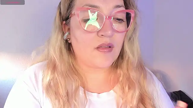 Naty Mature  online show from April 19, 2026, 6:21 pm