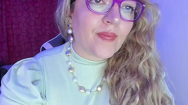 Naty Mature  online show from September 16, 2025, 1:06 am