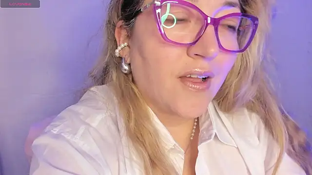 Naty Mature  online show from February 15, 2026, 6:07 pm