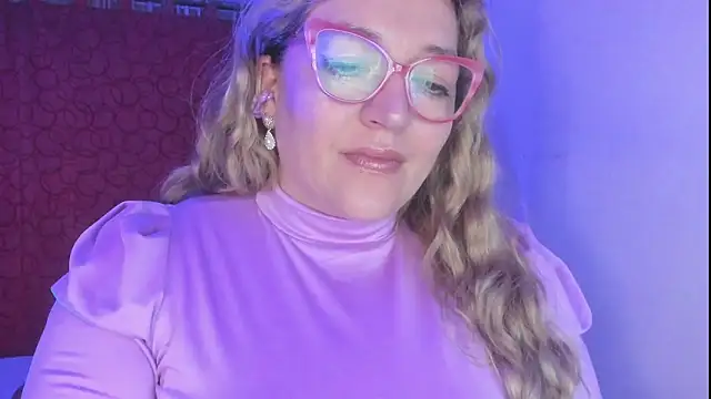 Naty Mature  online show from September 8, 2025, 11:15 pm