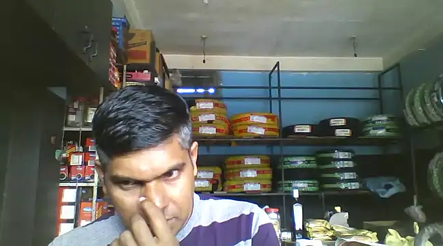 Snapshot of roundbunny chatting on December 4, 2024, 7:00 am roundbunny online show from December 4, 2024, 7:00 am